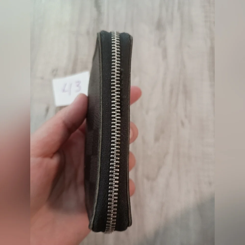 LOUIS VUITTON Damier Graphite Zippy coin purse